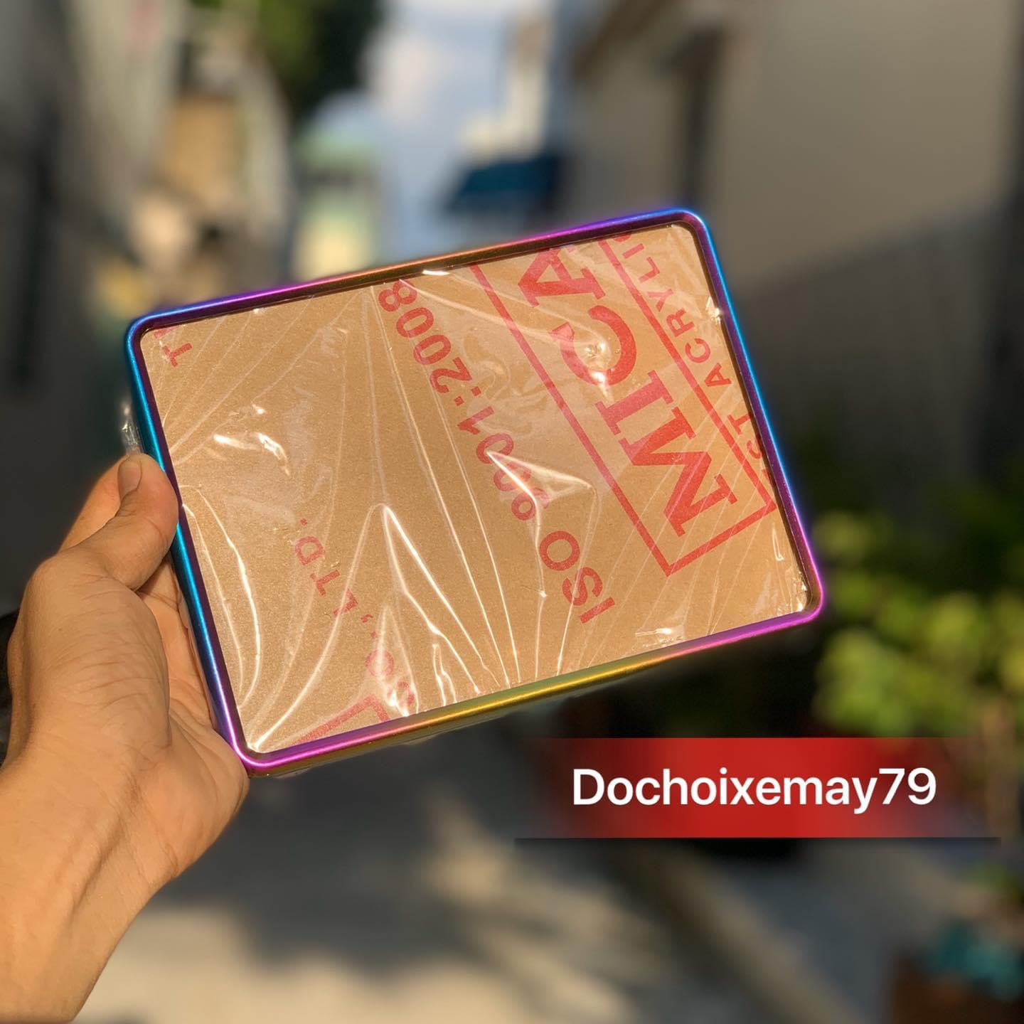 Khung biển số titan tặng kèm mặt kính mica