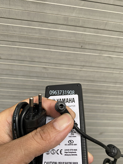 Dây nguồn đàn Yamaha 16V-2.4A model PA-301