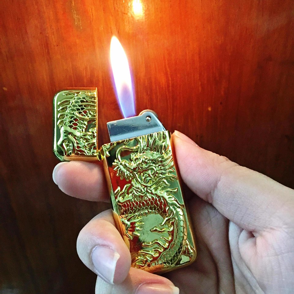 [Hcm]Embossed Stone Gas Lighter with Golden - Silver Dragon Shape