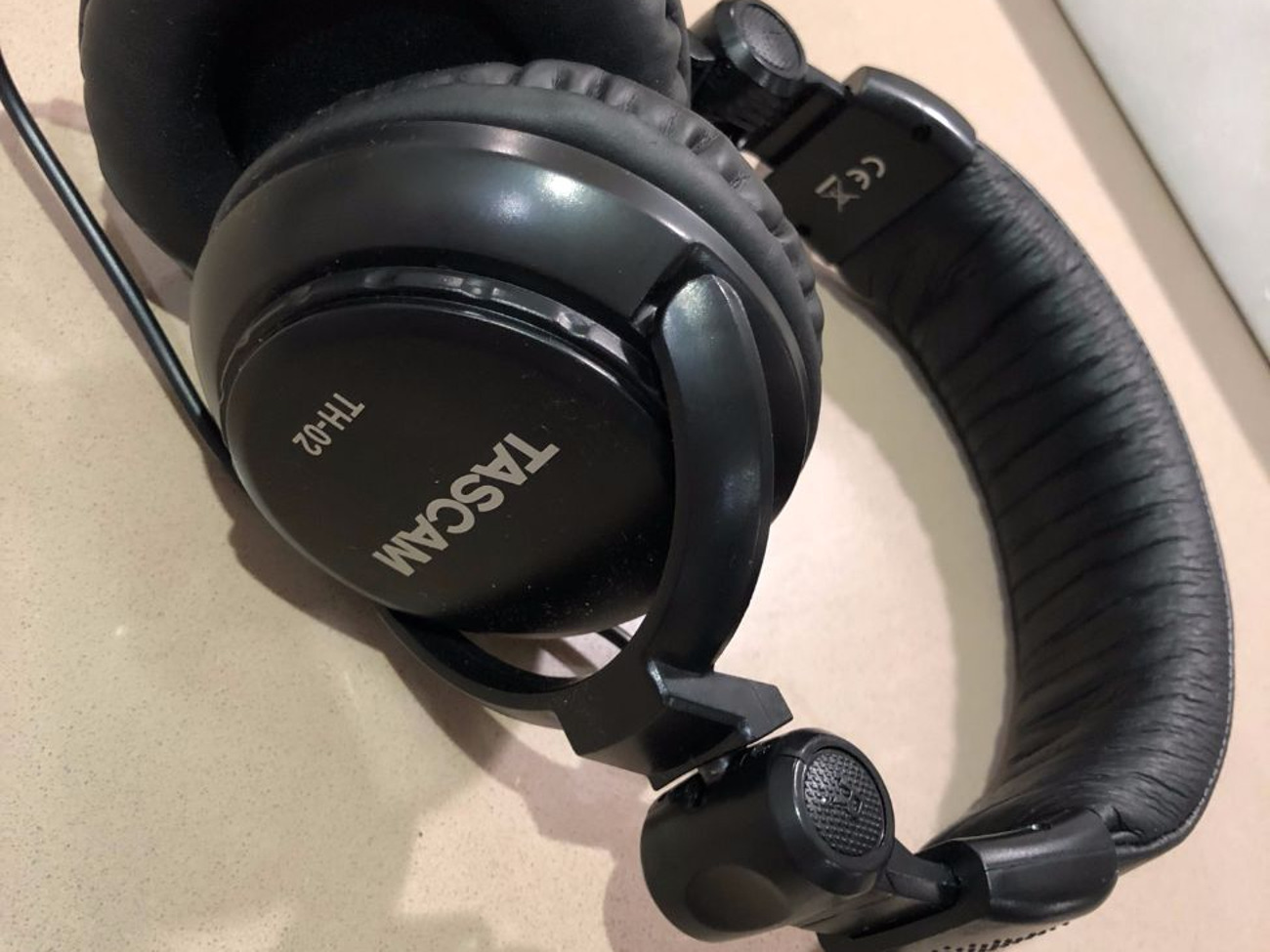 (Chính hãng Tascam) Tai nghe kiểm âm Stereo TASCAM TH-02