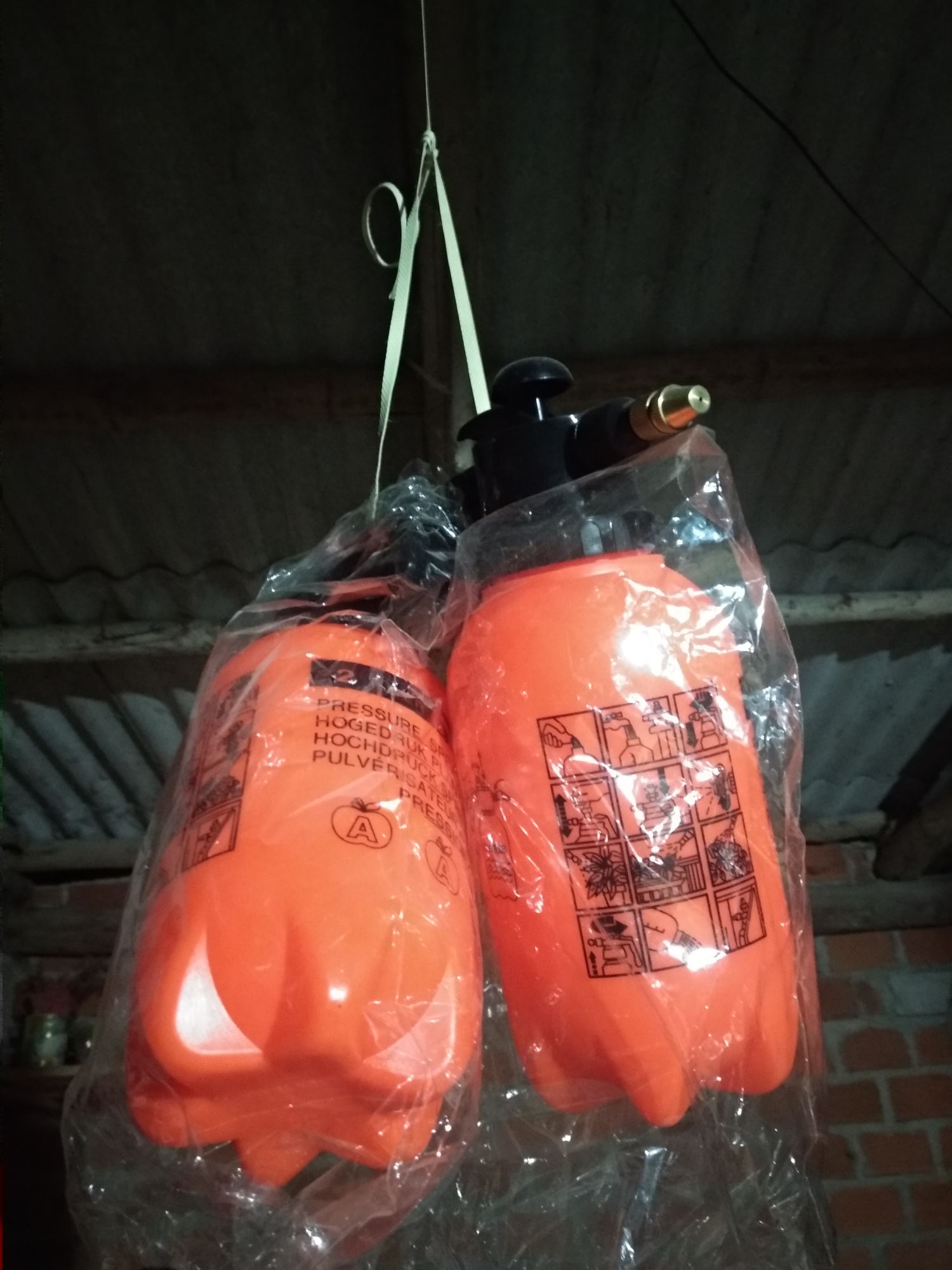 Bình tưới cây,phun nước bằng áp lực mini