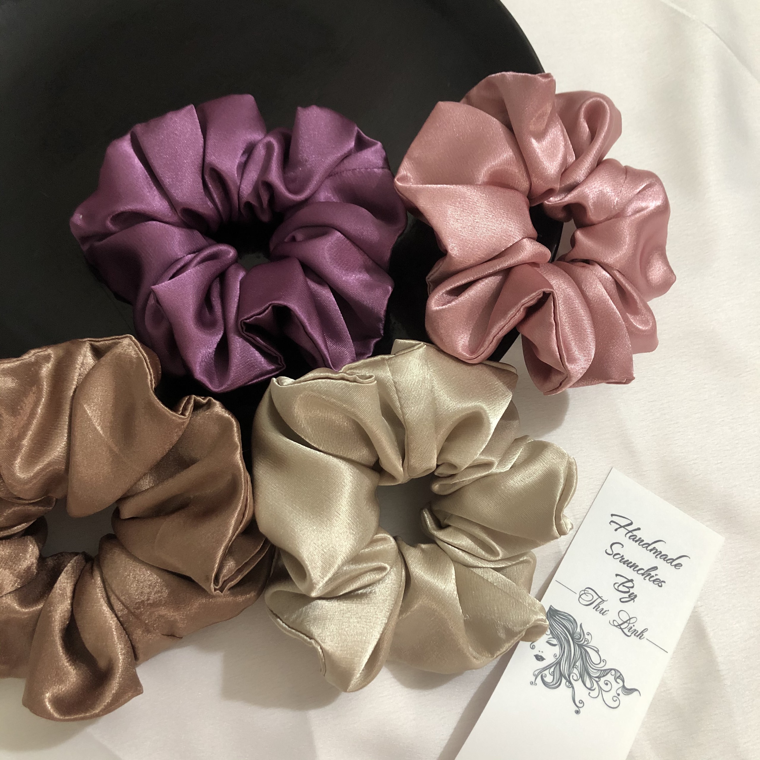 Scrunchies dây buộc tóc, cột tóc lụa ánh bóng cao cấp