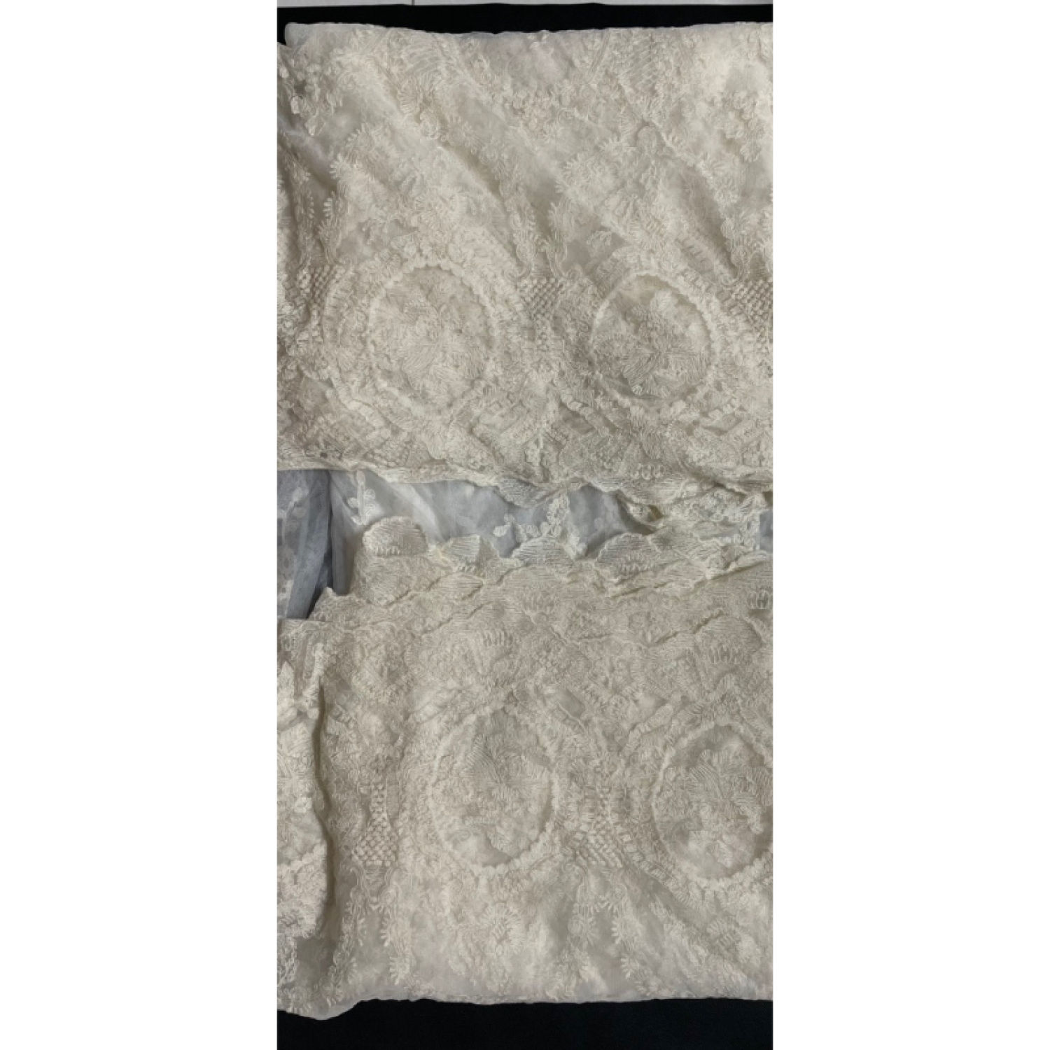 [0031] - 1m Vải lưới thêu ren - Khổ 120cm