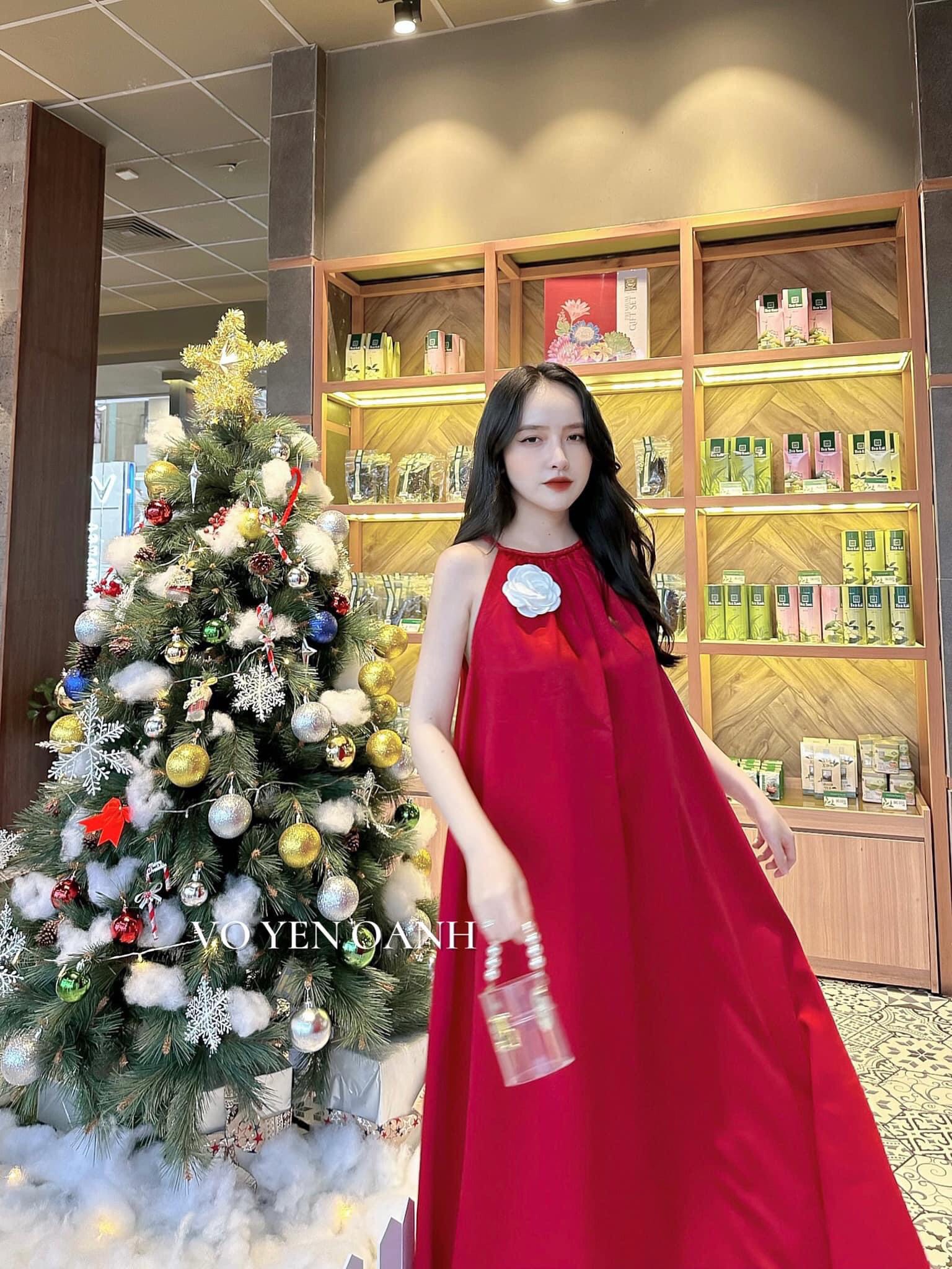 Đầm babydoll cổ yếm chất lụa chéo dáng dài qua gối váy suông rộng trơn kèm hoa đáng yêu đầm yếm đi chơi hottrend