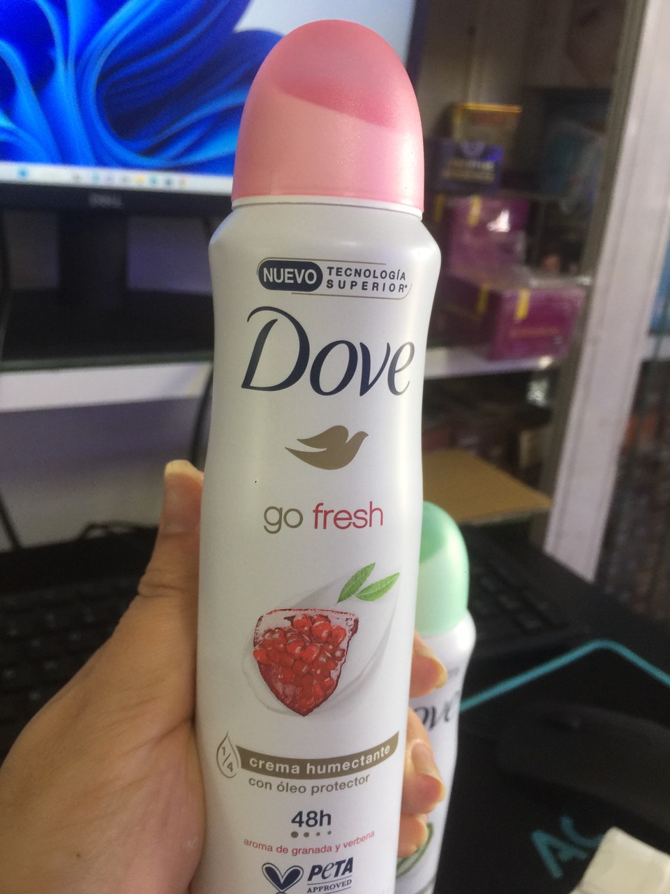 Xịt ngăn mùi dove giúp da sáng mịn 150ml