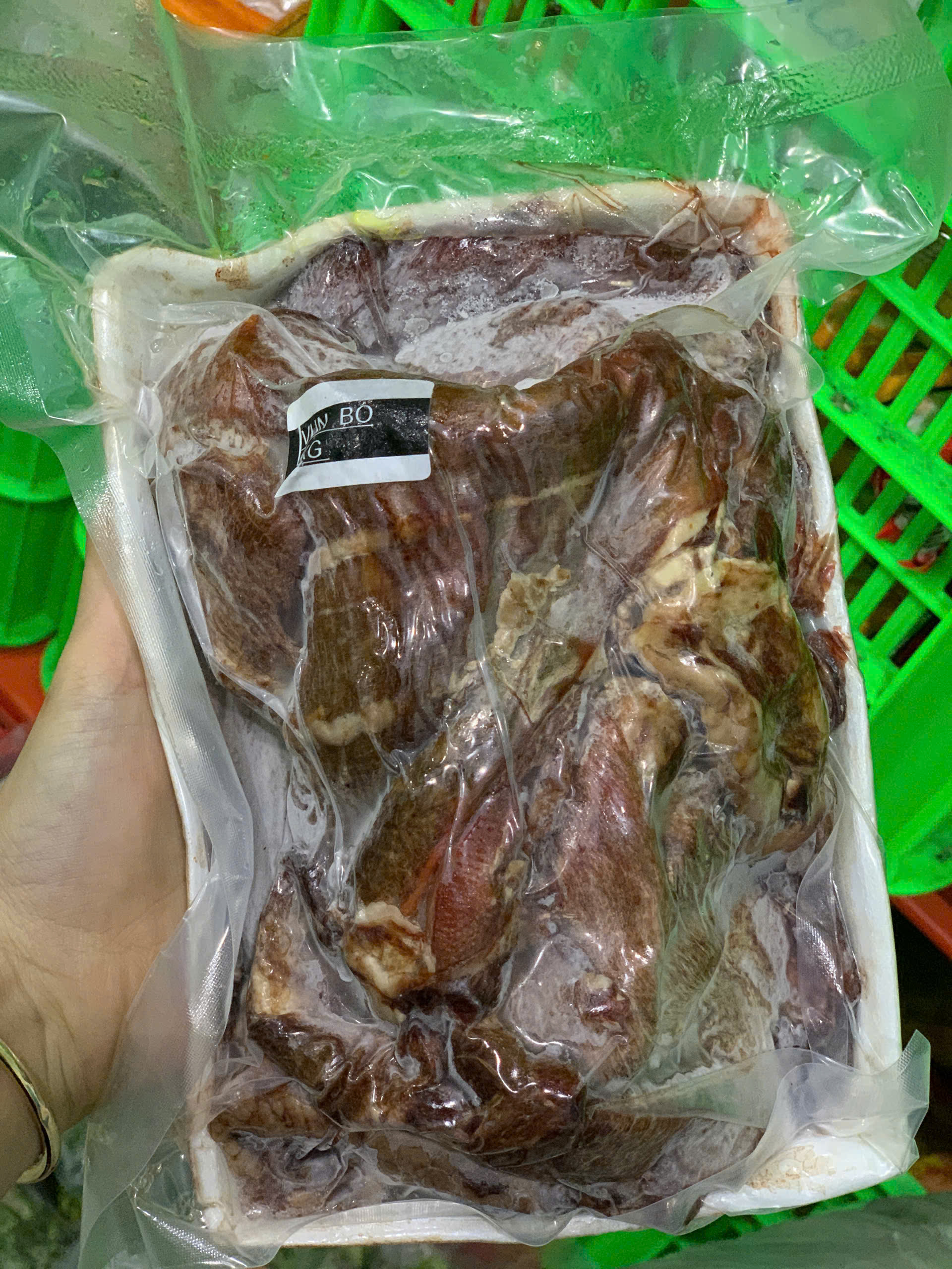 Bò Vụn hộp 1kg net 7 (giao tphcm )