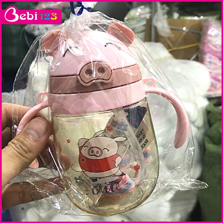 (Tặng 1 cọ ống hút) Bình Nước Tay Cầm Có Dây Đeo Hình Chú Vịt Con Và Heo Con Đáng Yêu Cho Bé