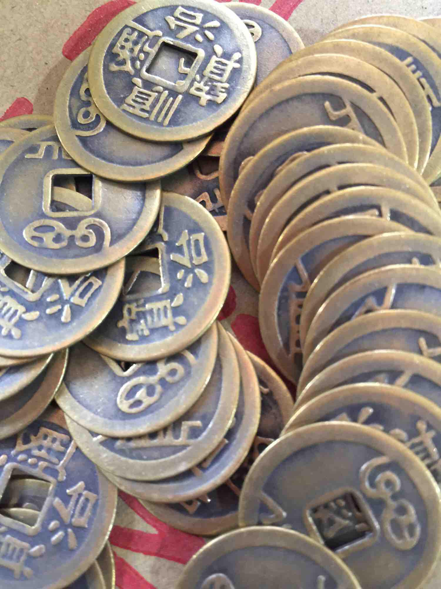 100 đồng xu phong thuỷ