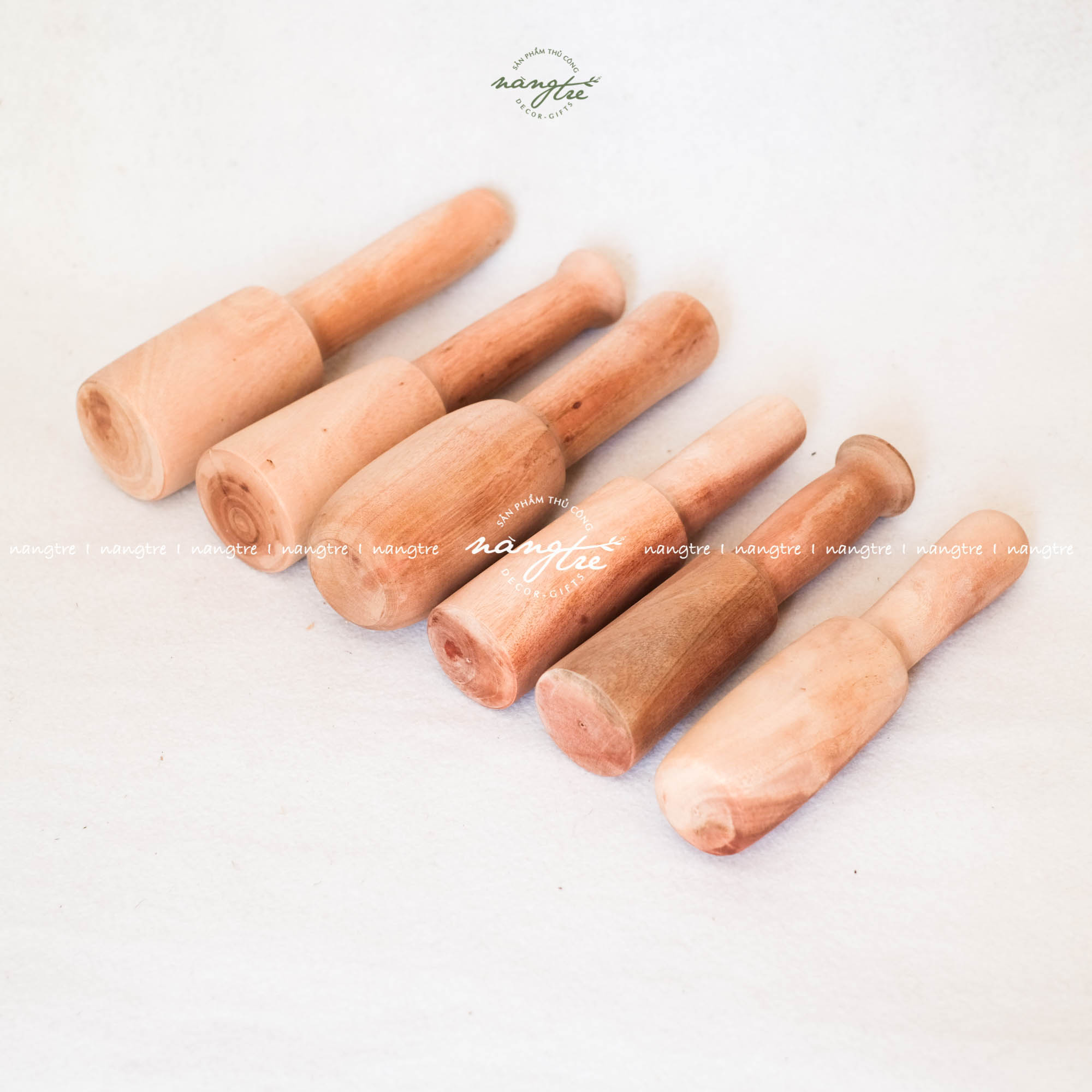 Dụng cụ đập nước đá bằng gỗ hiện đại