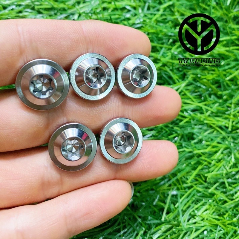 QUE / CÂY CHỌT SIM THẦN THÁNH