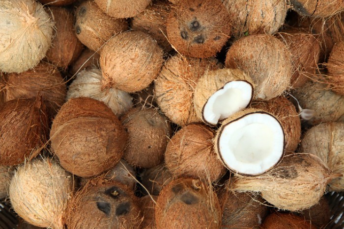 Dừa khô nguyên trái ( dừa già)