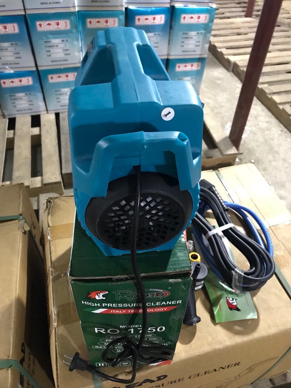 Máy Rửa Xe Mini 1750W Romano RO-1750