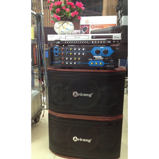Dàn karaoke gồm: - đầu karaoke hiệu arirang - amly jarguar - cặp loa arirang 2.5 tấc