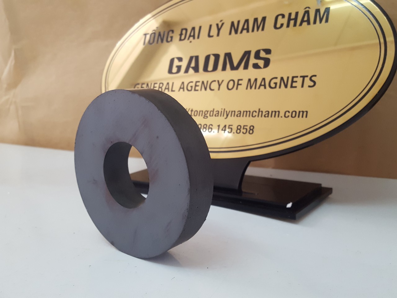Nam châm đen 100x20 lỗ 40mm