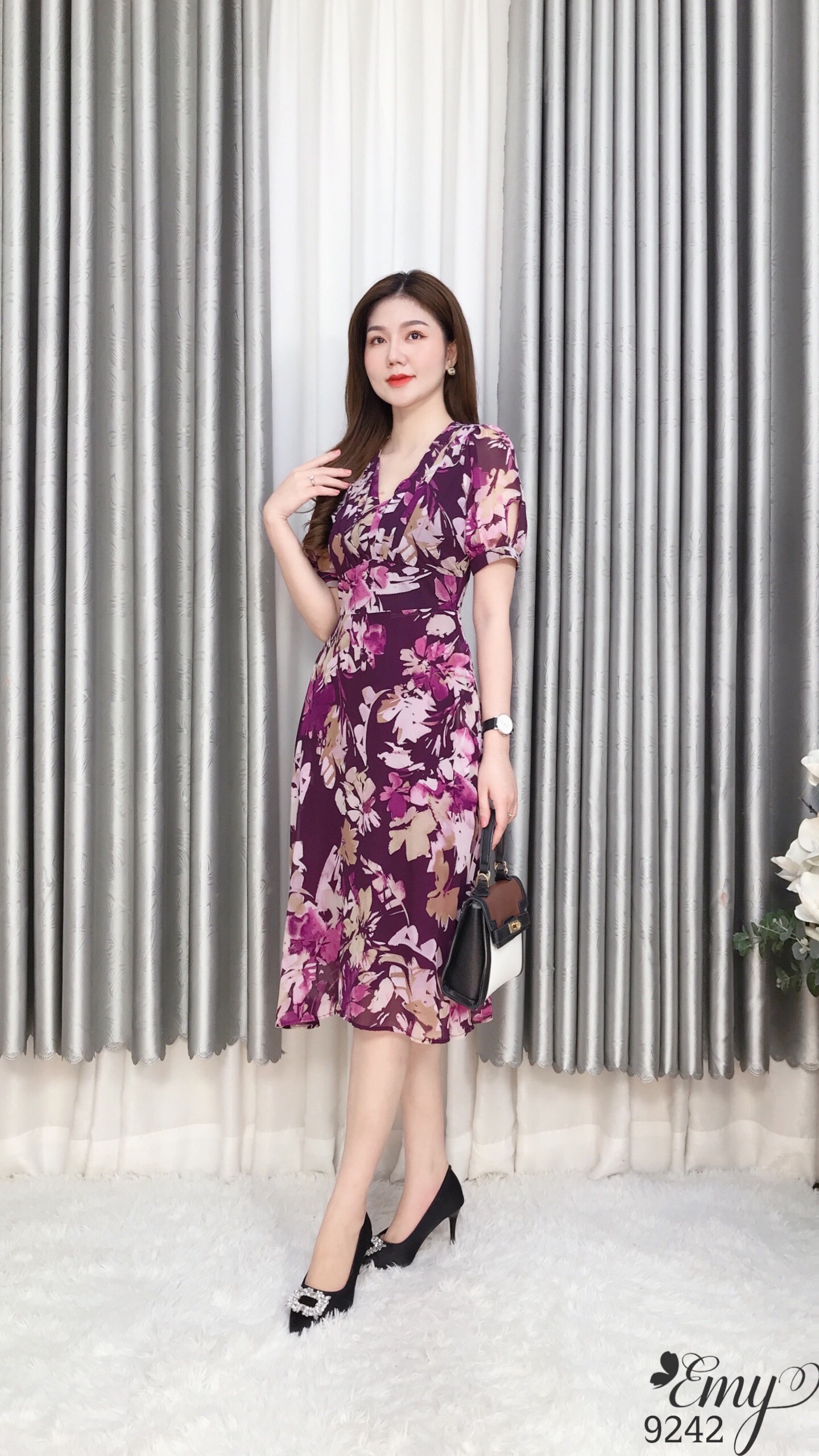Đầm EMY EM9242 Xoè Cổ V Xếp PLy