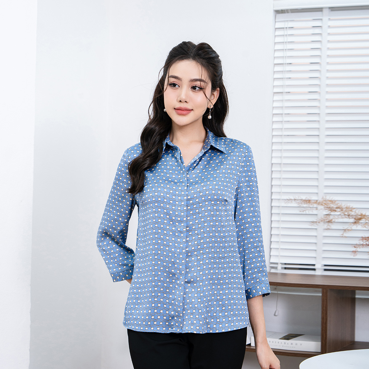 Áo sơ mi nữ lụa cổ đức họa tiết LAMER L61H22Q060