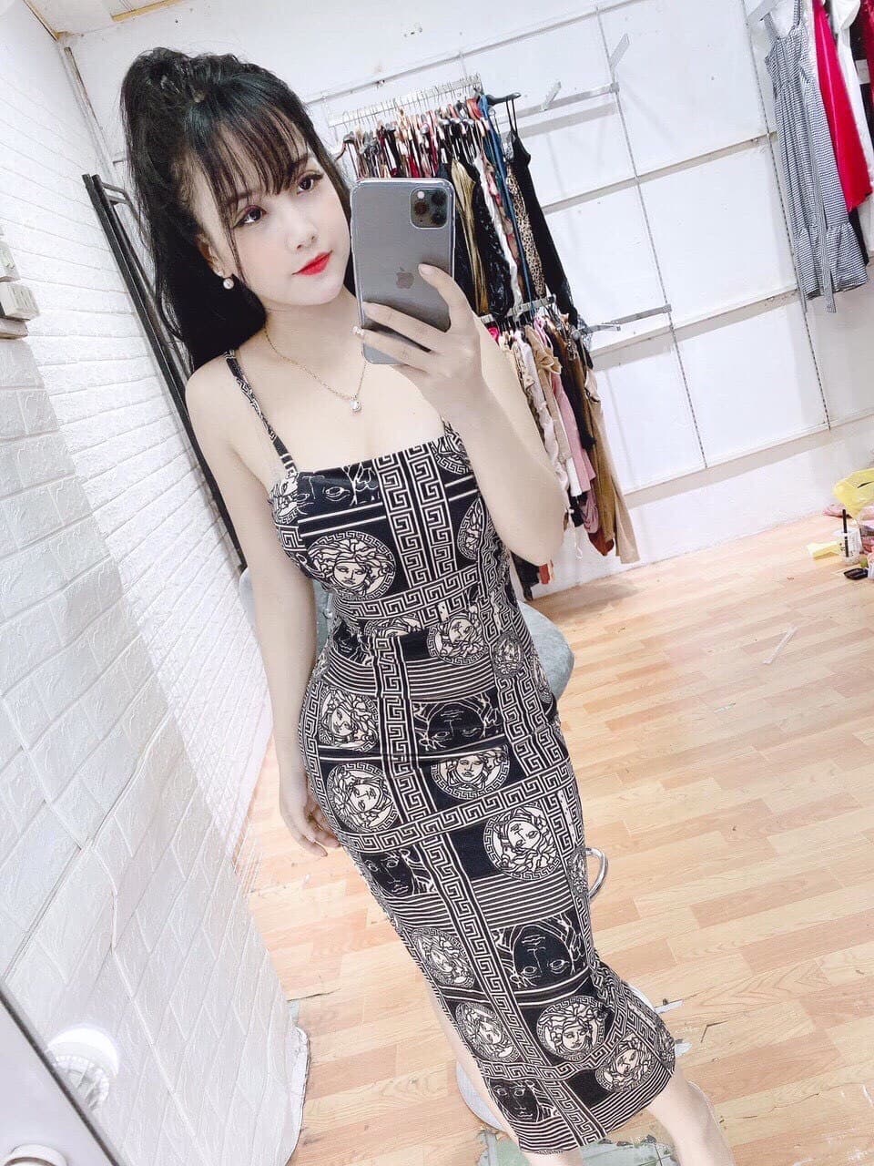 Đầm Body Xẻ Tà Họa Tiết Hai Dây Quyến Rũ