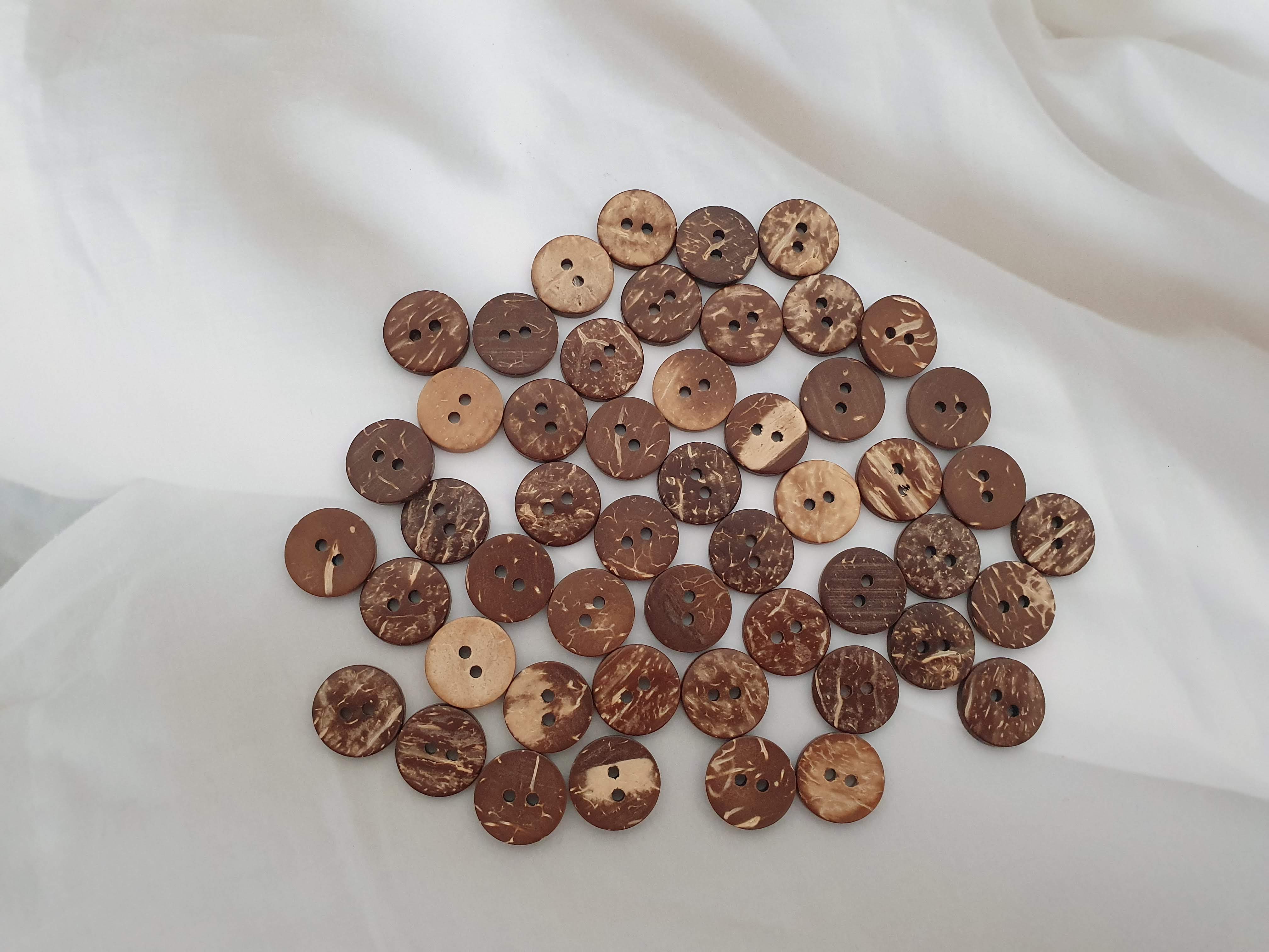 Set 50 nút gỗ dừa size 1,1cm