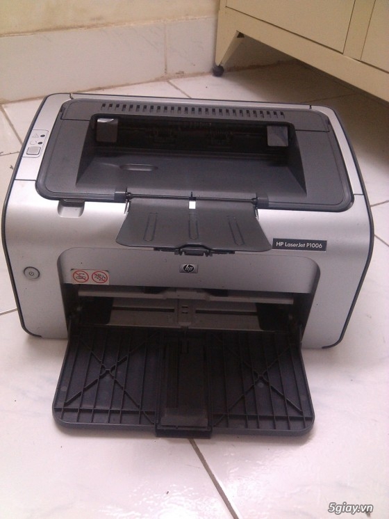 Máy In HP LaserJet P1006 ( tặng kèm hộp mực , dây nguồn , dây usb mới )