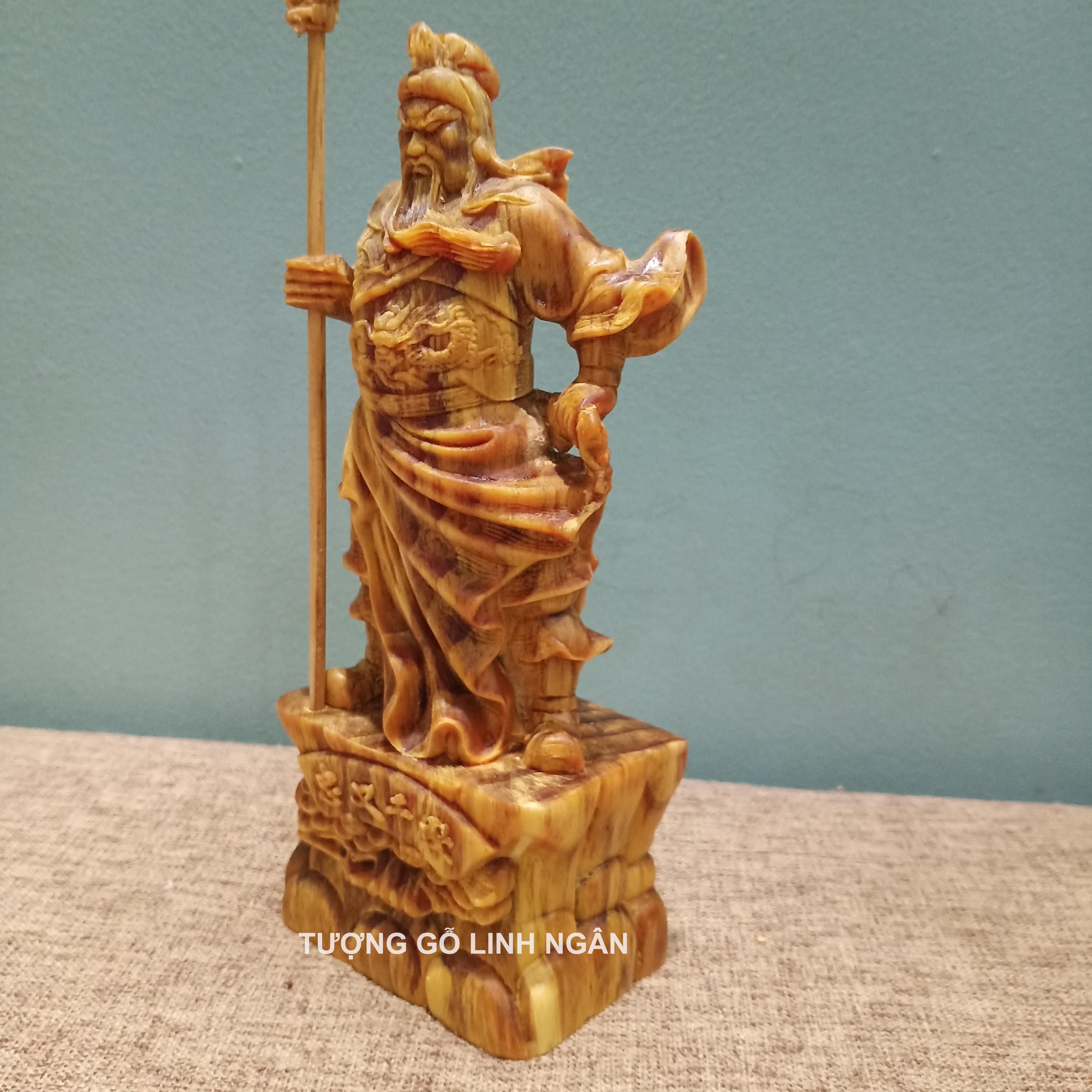 Tượng Quan Công gỗ huyết long cao 20 cm