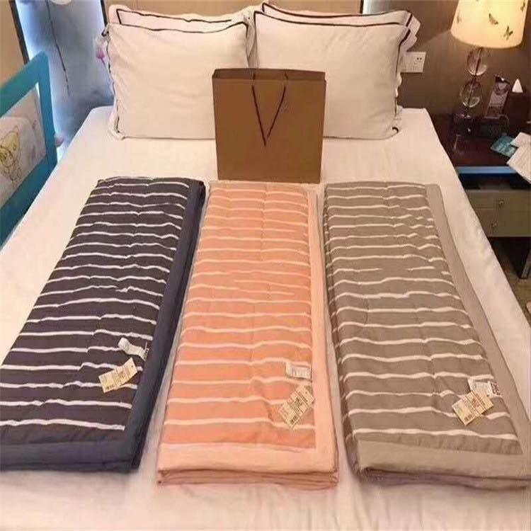 Chăn (mền) trần bông chất đũi mềm mát cho mùa hè thu và phòng điều hòa - hàng xuất Nhật cao cấp - mẫu mới 2019, Chan (men) tran bong chat dui mem mat cho mua he thu va phong dieu hoa - hang xuat Nhat cao cap