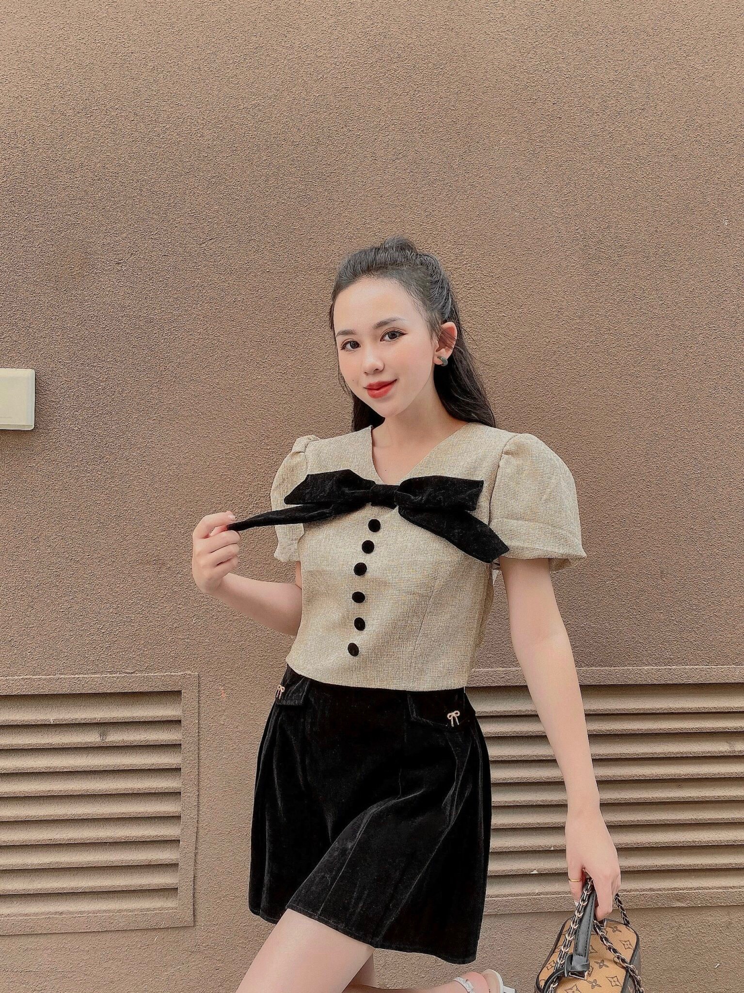 ( Sét váy nữ sang chảnh) Sét áo bố kem nơ đen chân váy nhung