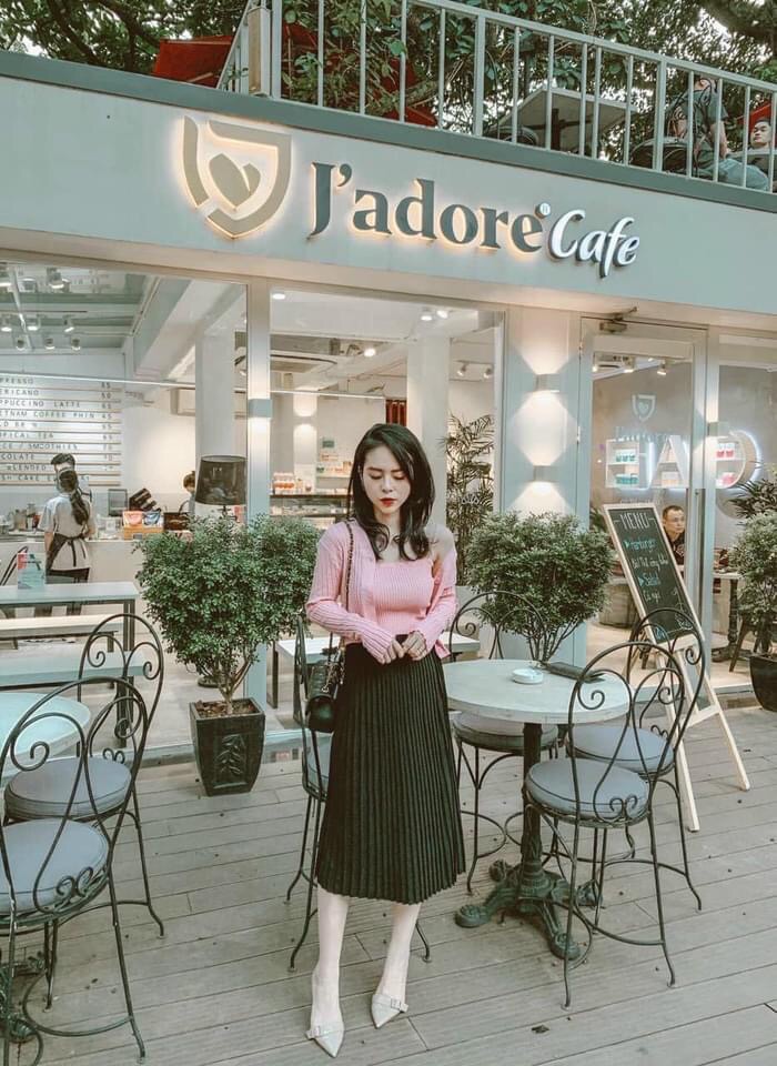 Chân váy xoè xếp ly