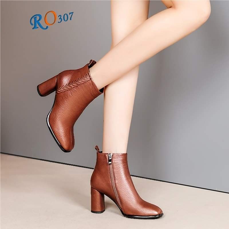 Giày bốt nữ thời trang cao cấp đen & da bò RO307