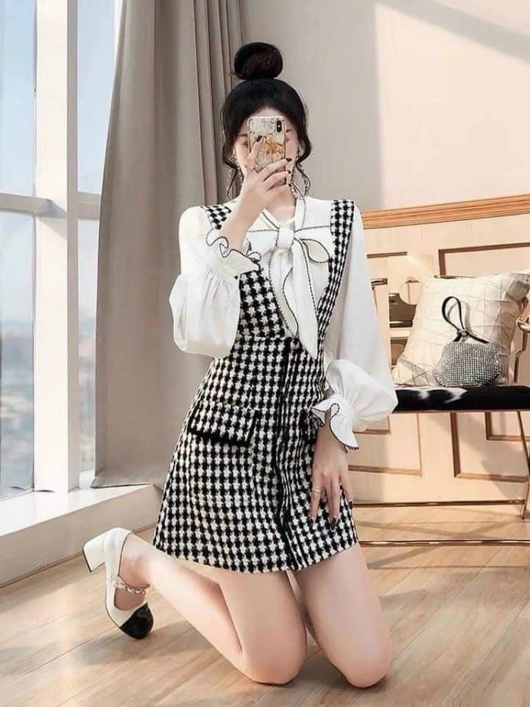Set yếm bố caro phối áo sơ mi trắng tay phồng cổ cột nơ dễ thương, set tiểu thư Hàn Quốc form đẹp như hình