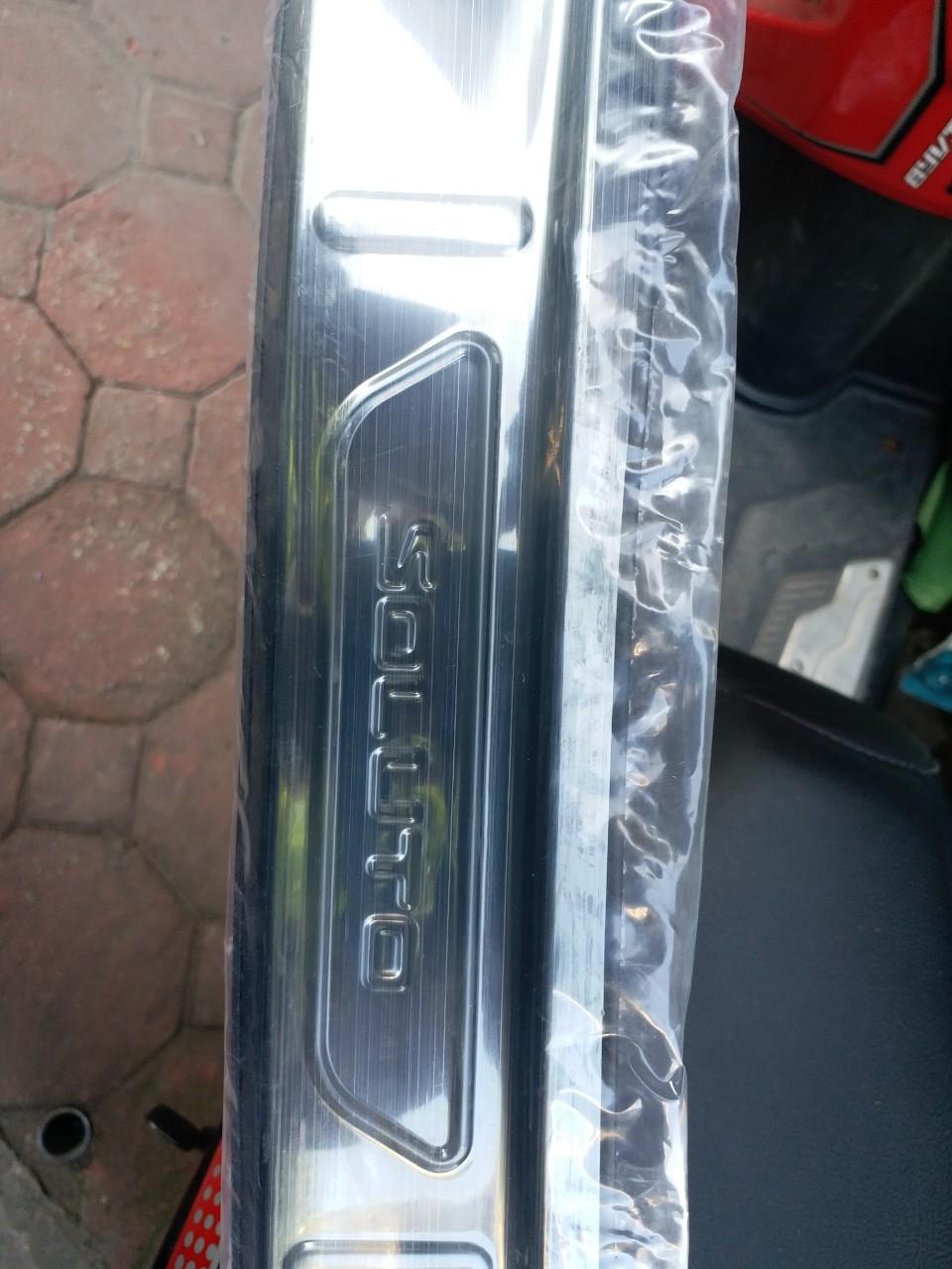 Chống trầy cốp ngoài titan xe Kia Soluto