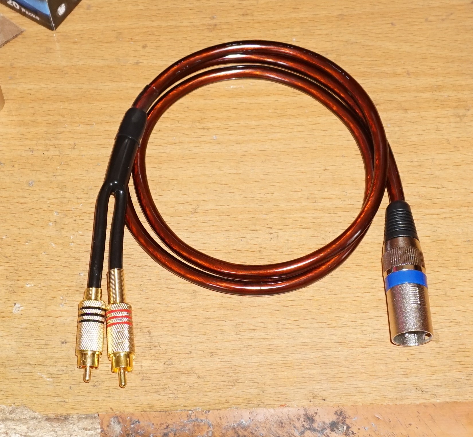 1 Sợi canon đực ra 2 av dài 0.5m