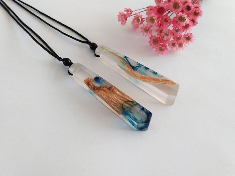 Vòng Cổ May Mắn Dây Chuyền Wood Resin Nhiều Màu Từ Gỗ Tự Nhiên ( Kính Trong Suốt )