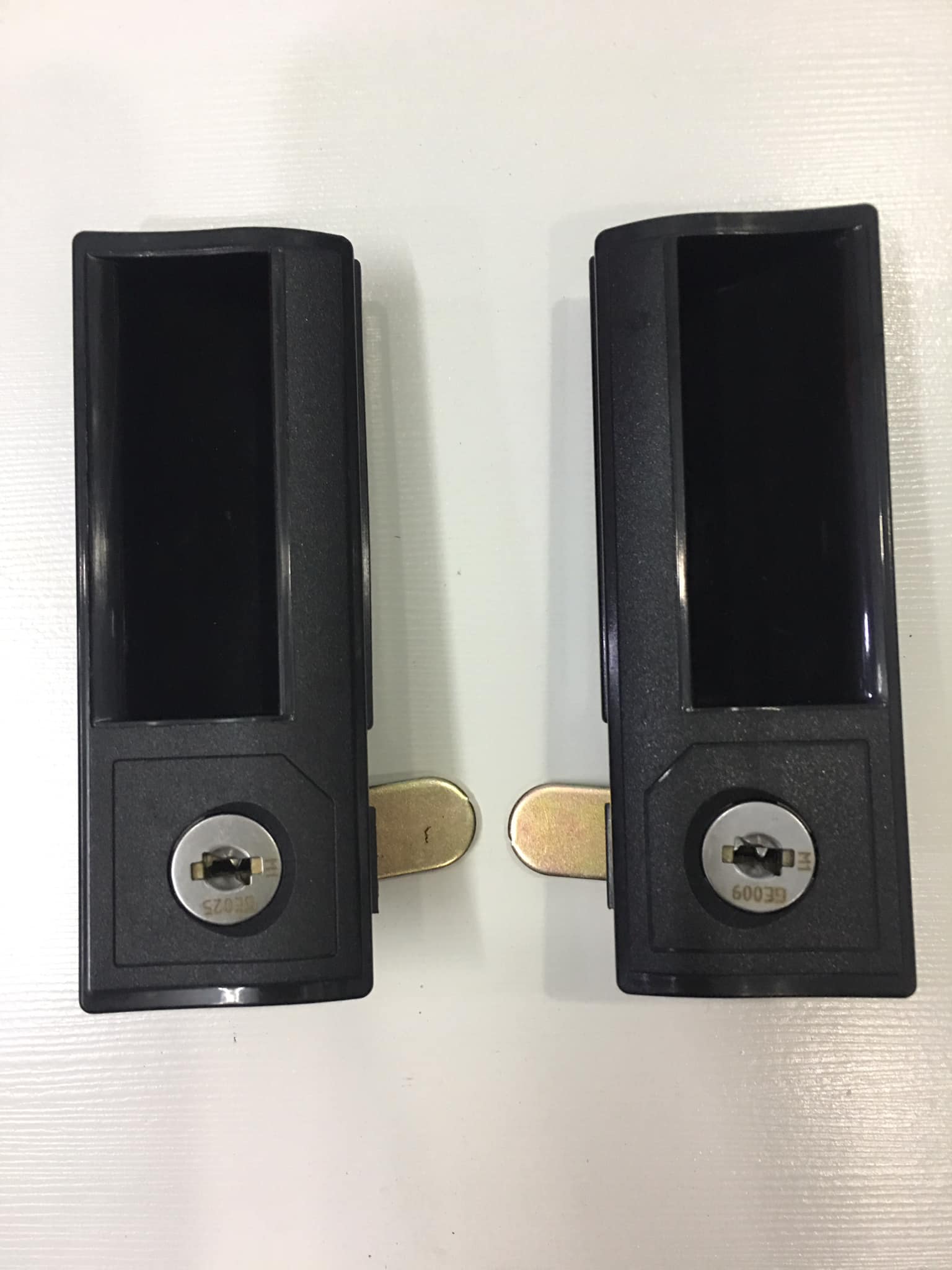 [HCM]Bộ 2 khóa tủ sắt Hòa Phát có tay nắm