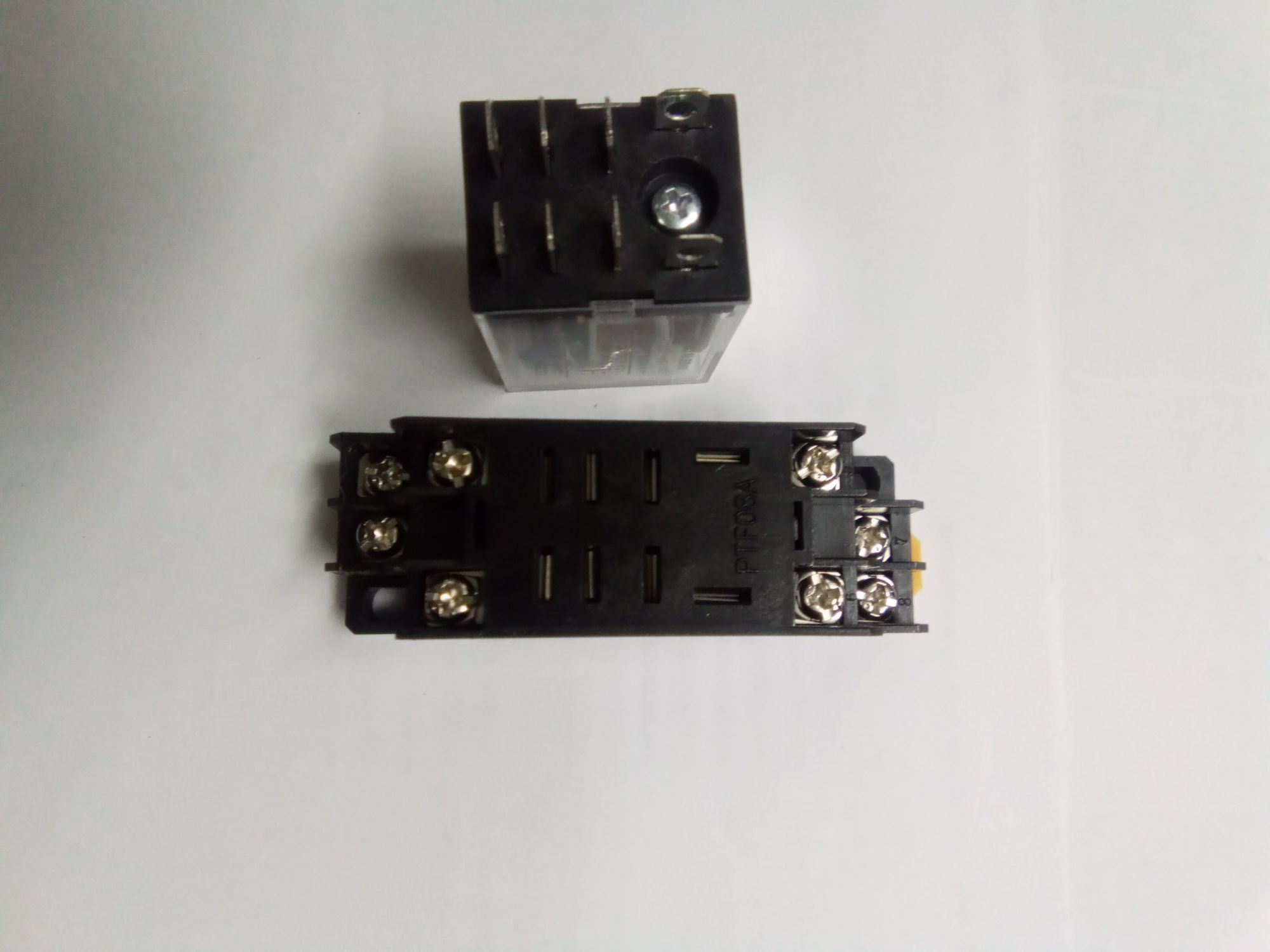 Rơ le trung gian 8 chân 220v 10A bao gồm đế