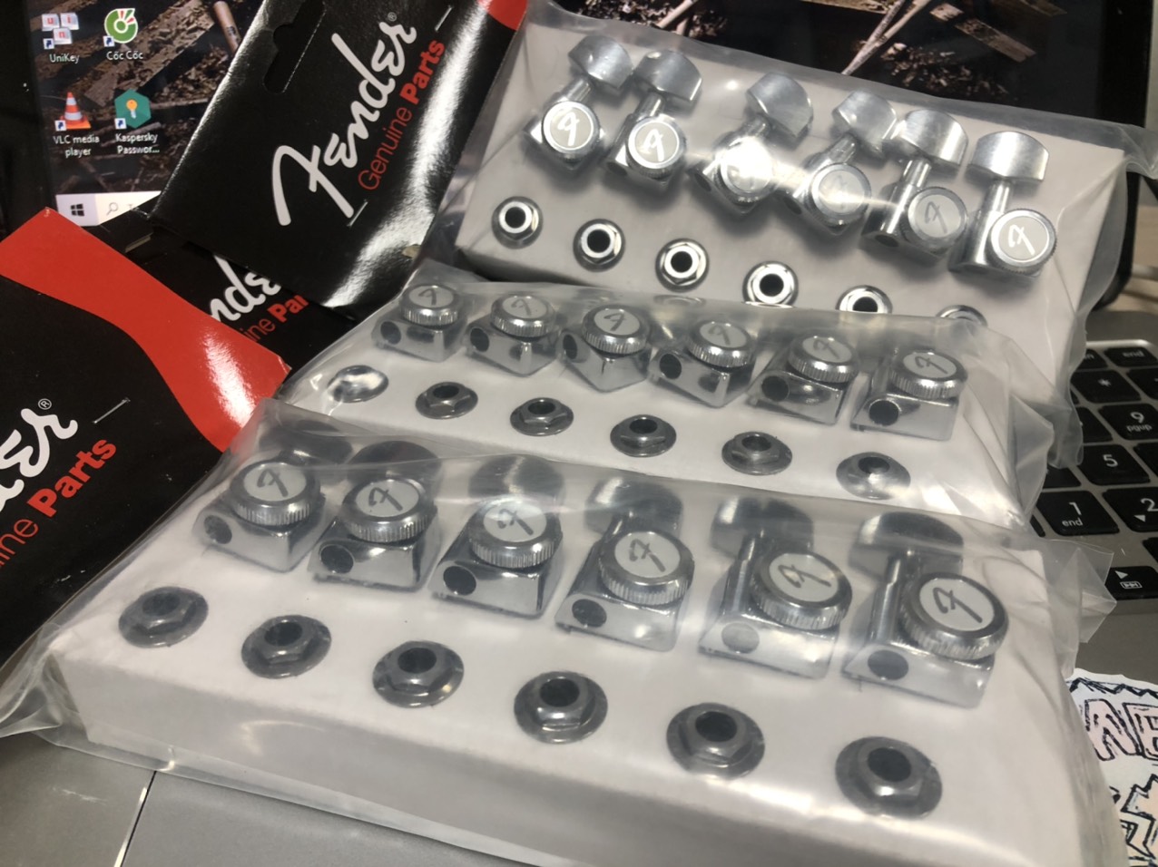 [HCM]Bộ 6 khóa dây đàn guitar Fender Locking Tuning Machines ( # 0990818100 )
