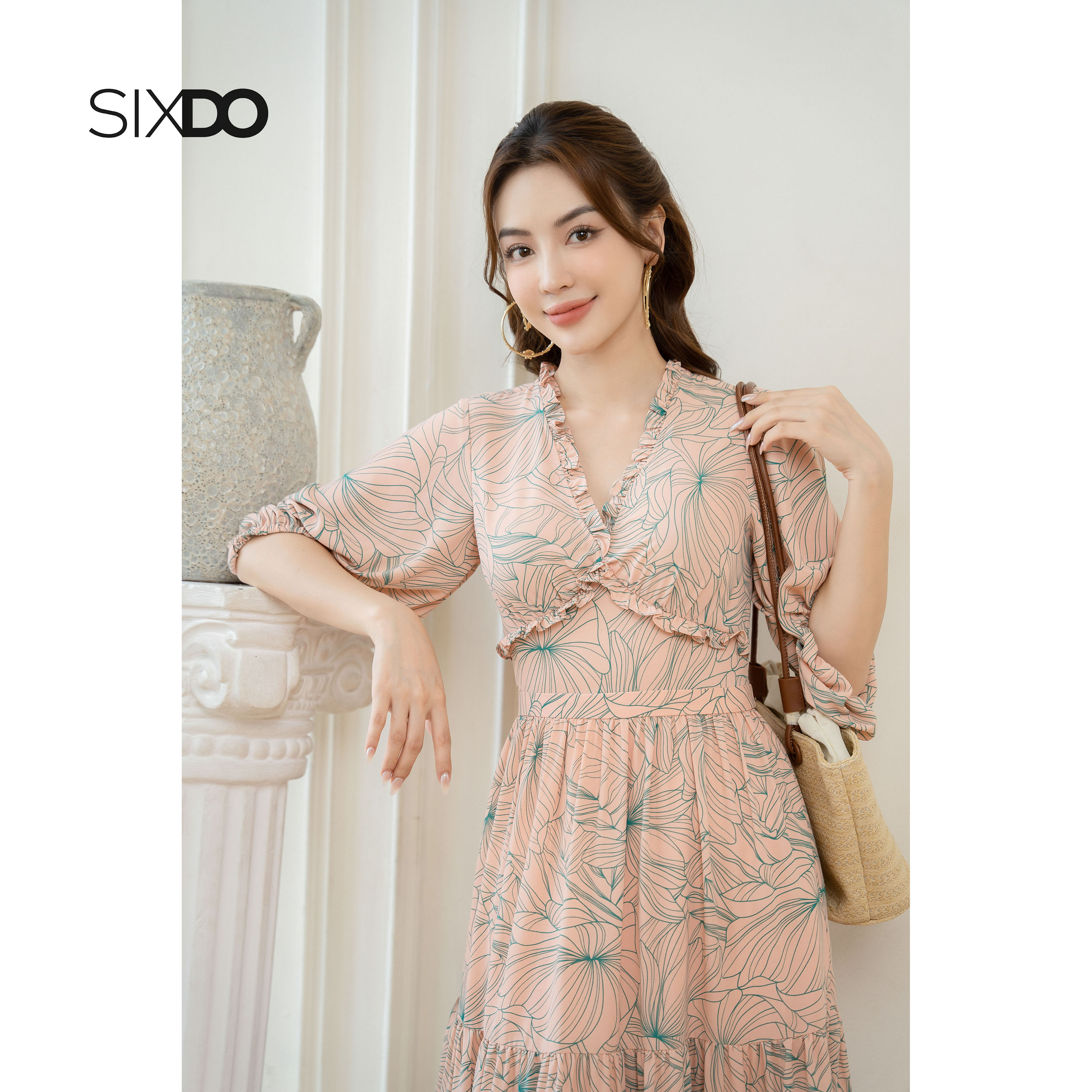 Đầm hoa chiffon cổ V phối bèo SIXDO (Floral Midi Chiffon Dress)