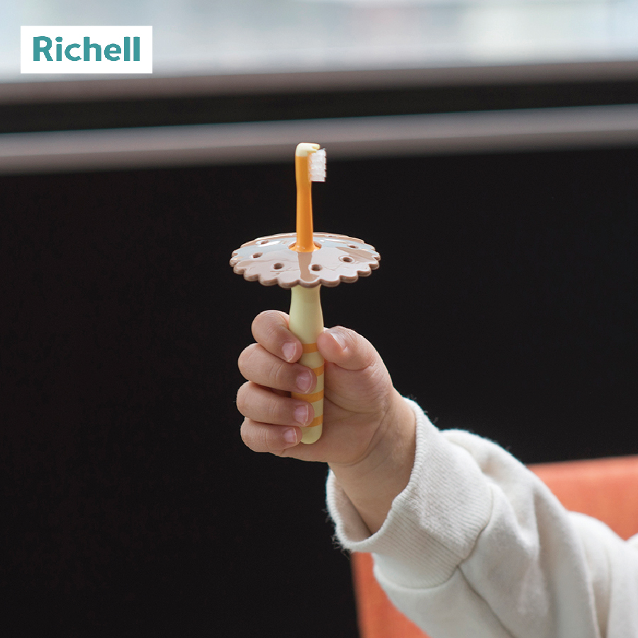Bàn chải Richell bước 4 T.L.I