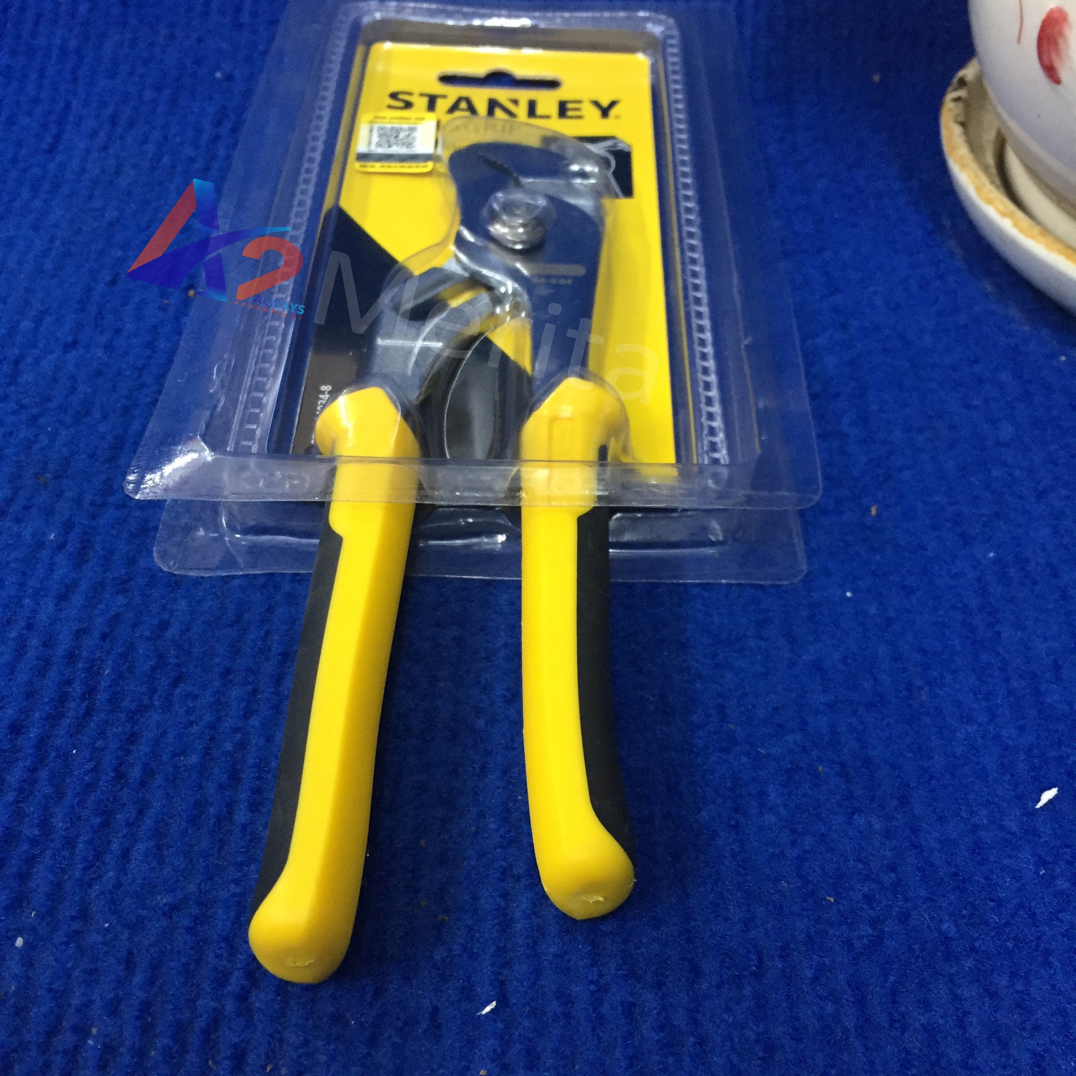 Kềm mỏ quạ cán dày 8"/200mm Stanley STHT84034-8
