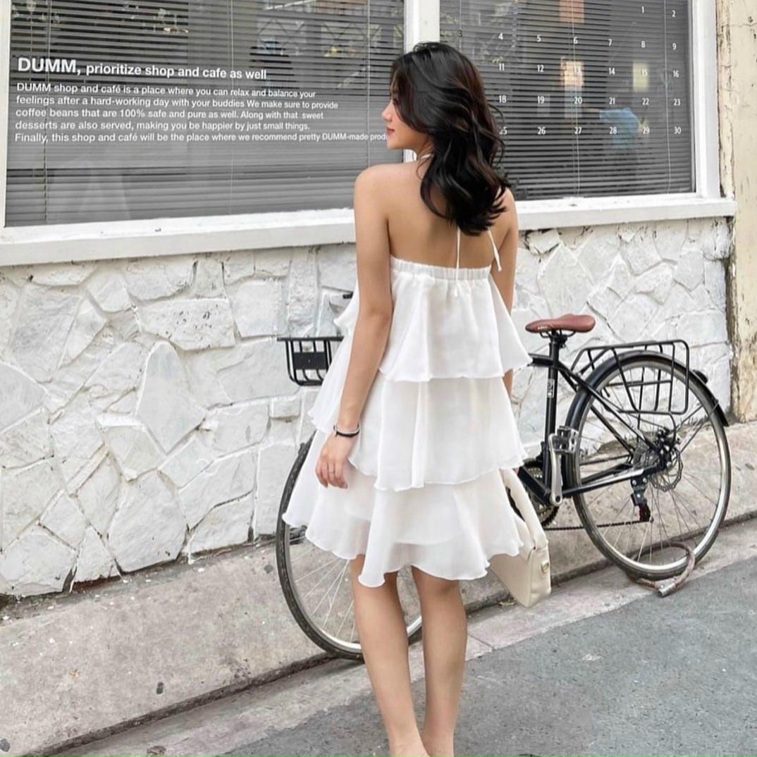 Đầm váy trắng cổ yếm 3 tầng