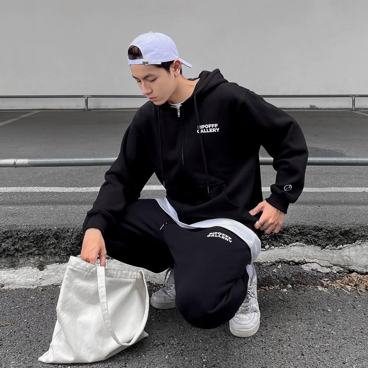 RIPOFFF Gallery Zip Hoodie - Black
