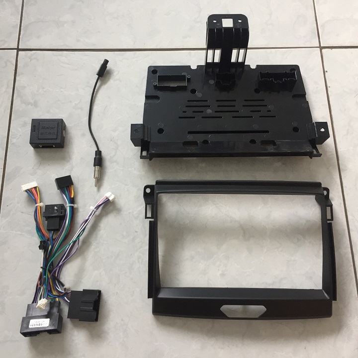 Mặt nạ taplo 9 inch cho xe ford everest, ranger năm 2017 - 2018