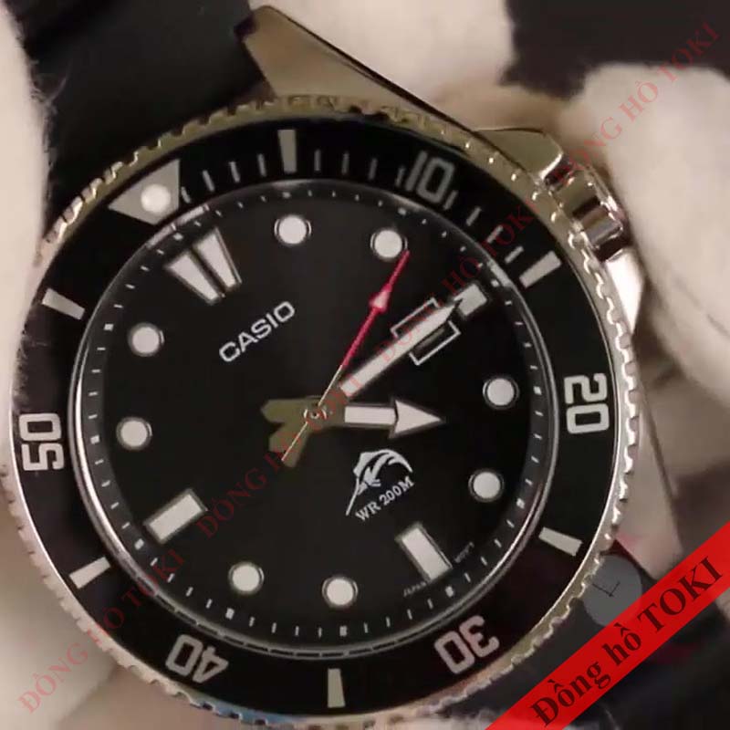Đồng hồ lặn dành cho nam Casio MDV-106-1A