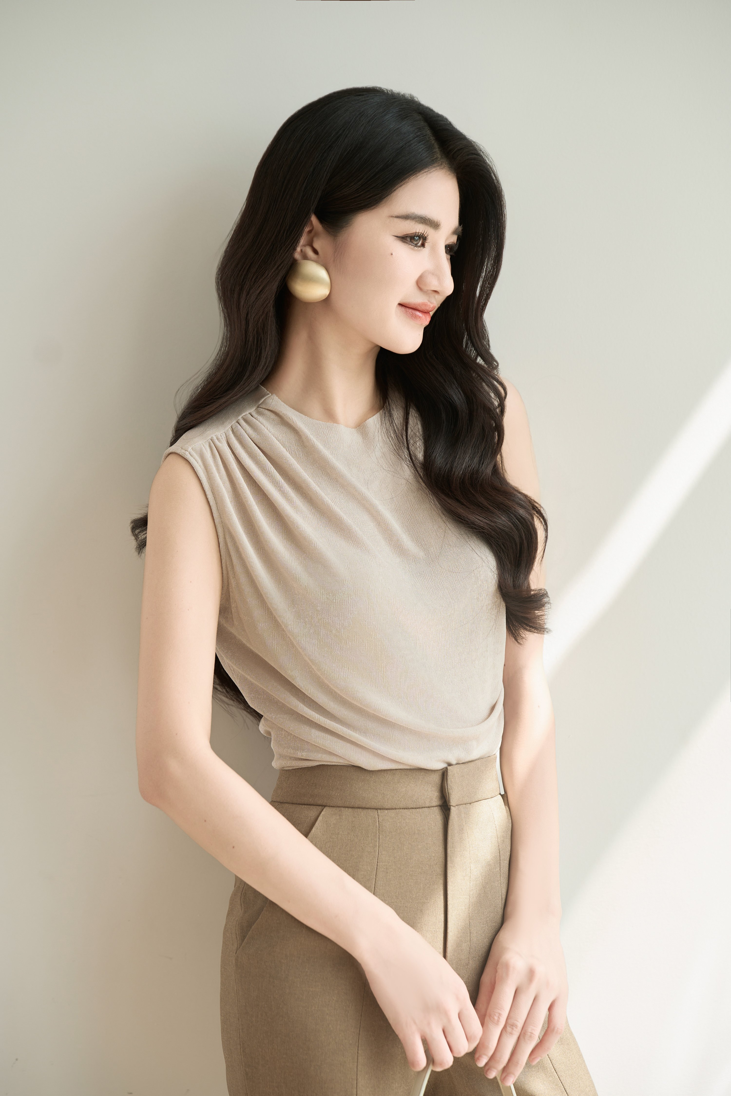 Voucher siêu sale 15% OLV - Áo Milcah Beige Top