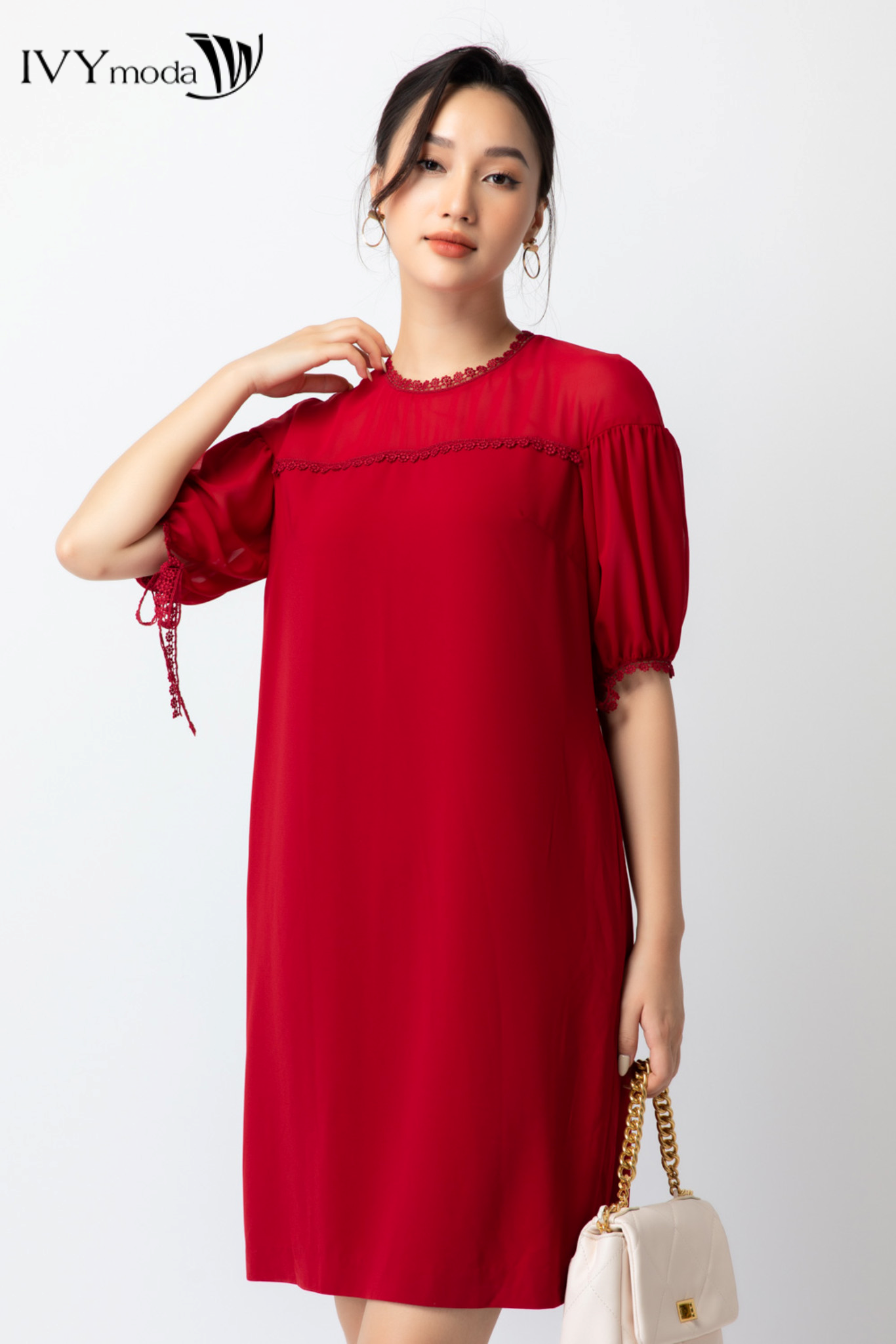 Đầm suông phối đăng ren hút mắt thiết kế IVY moda MS 47M6685