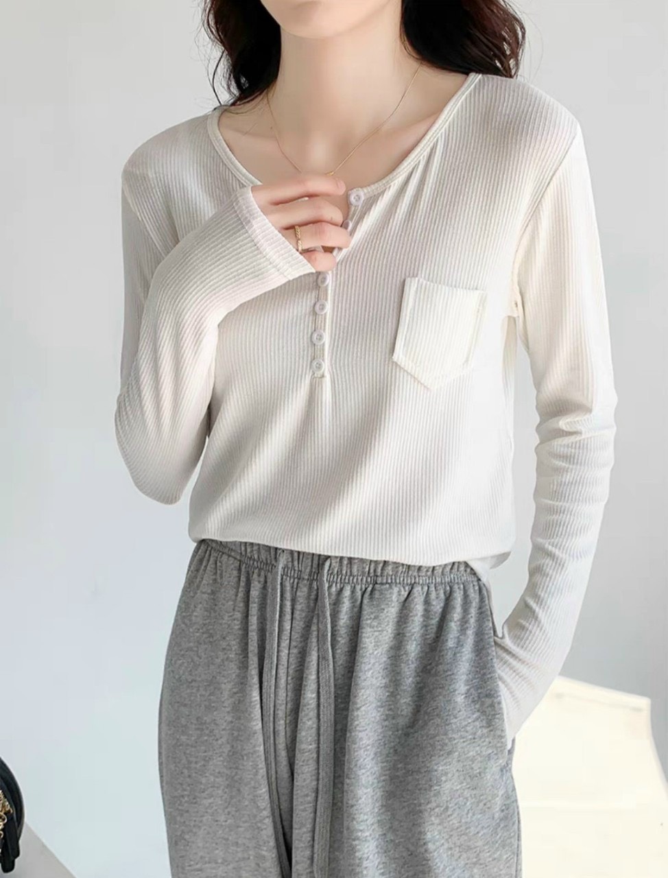 Áo thun gân tay dài cổ v vạt bầu freesize thun co dãn thấm hút mồ hôi màu trắng, đen, xanh mẫu mới bán chạy giá rẻ siêu hot quần áo thời trang giá kho sỉ