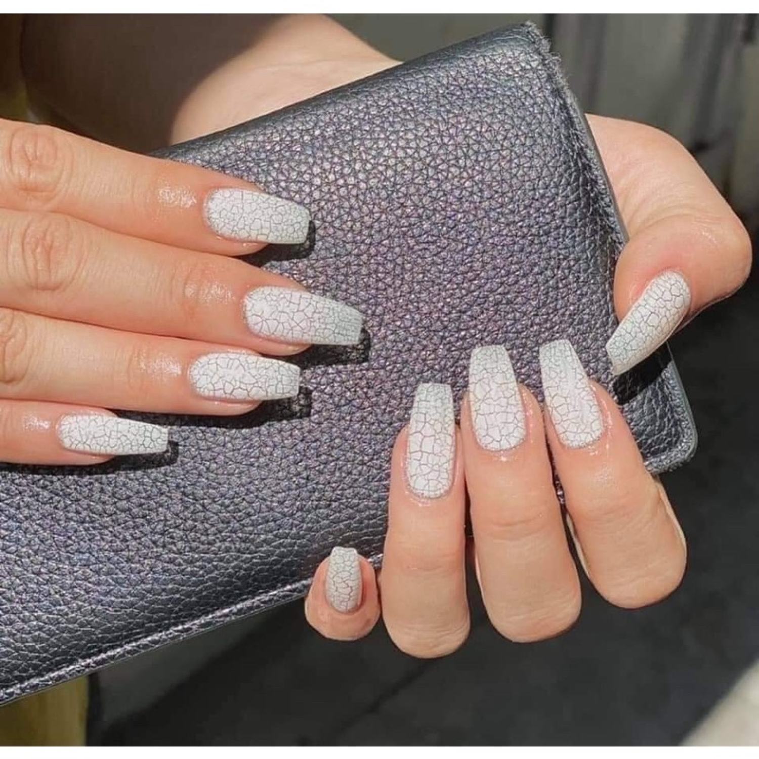 Sơn ɡel nứt Very Good Nail 2 màu trắng đen