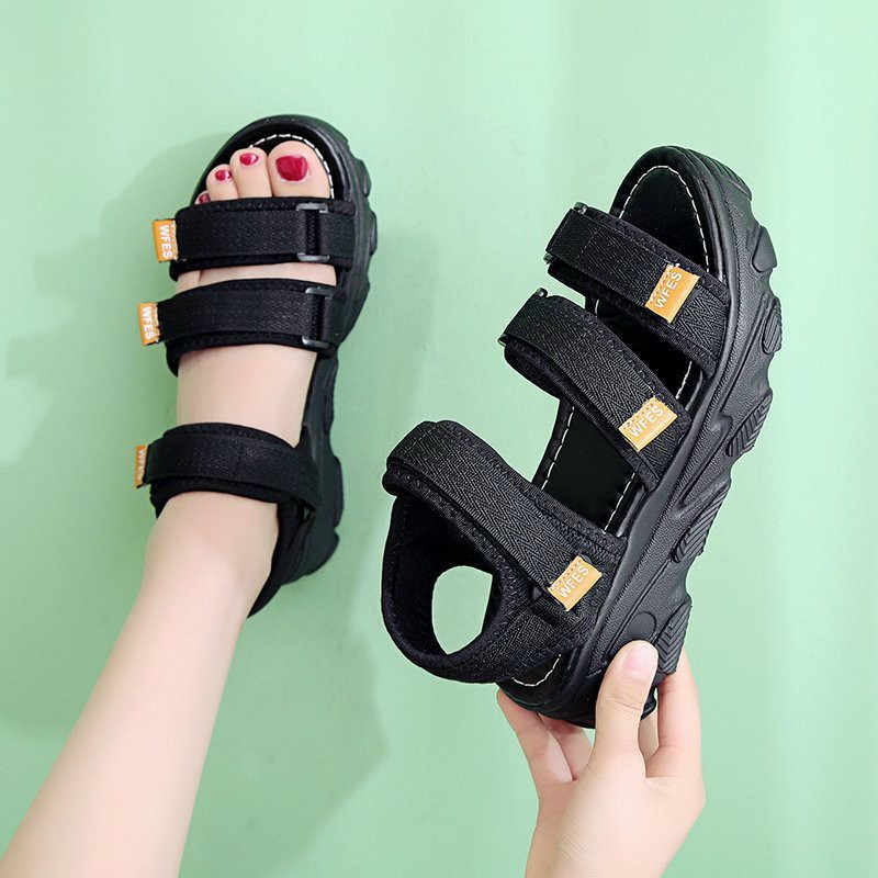 Sandal nam nữ hot trend 2021
