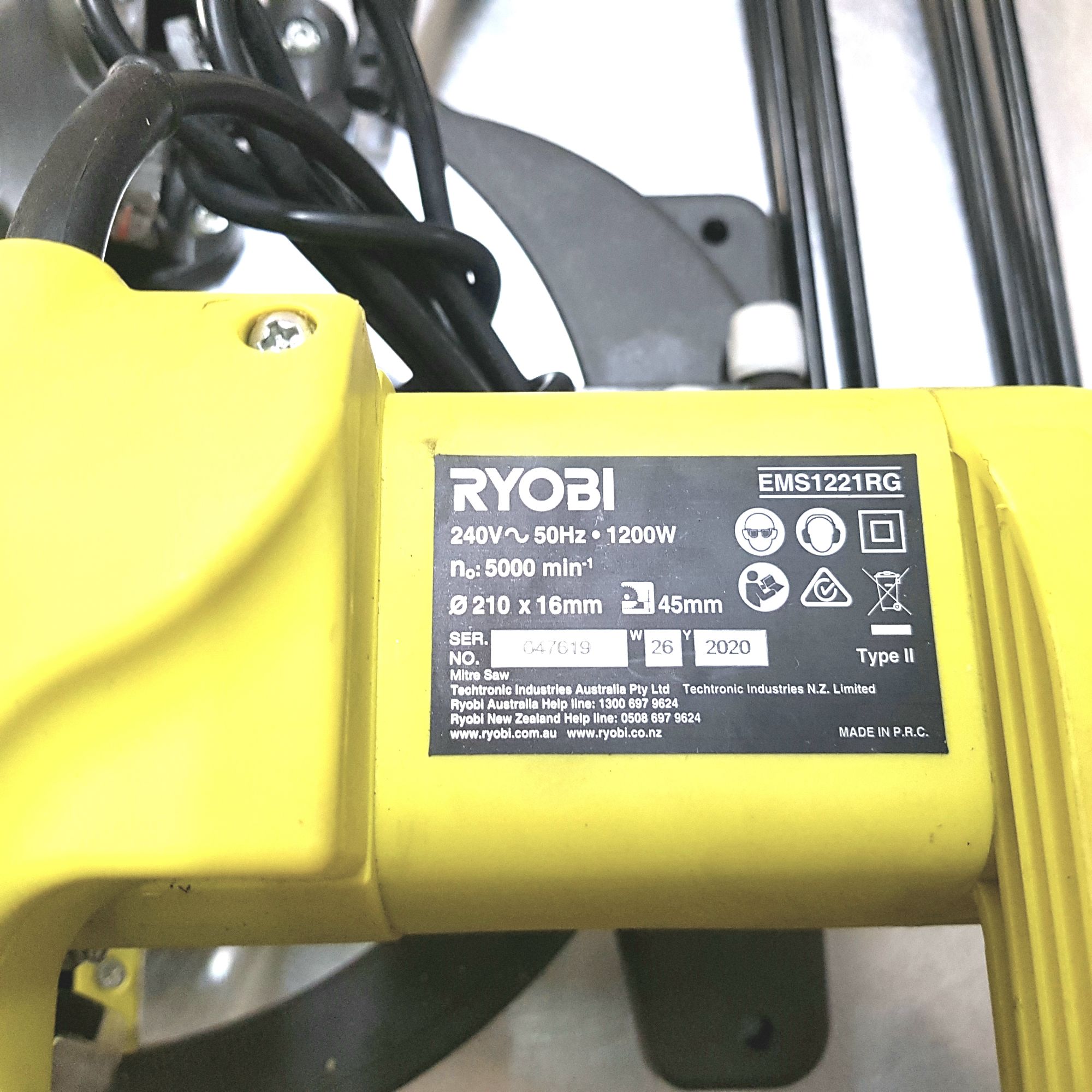 Cưa góc Đa năng Ryobi Nhập Úc