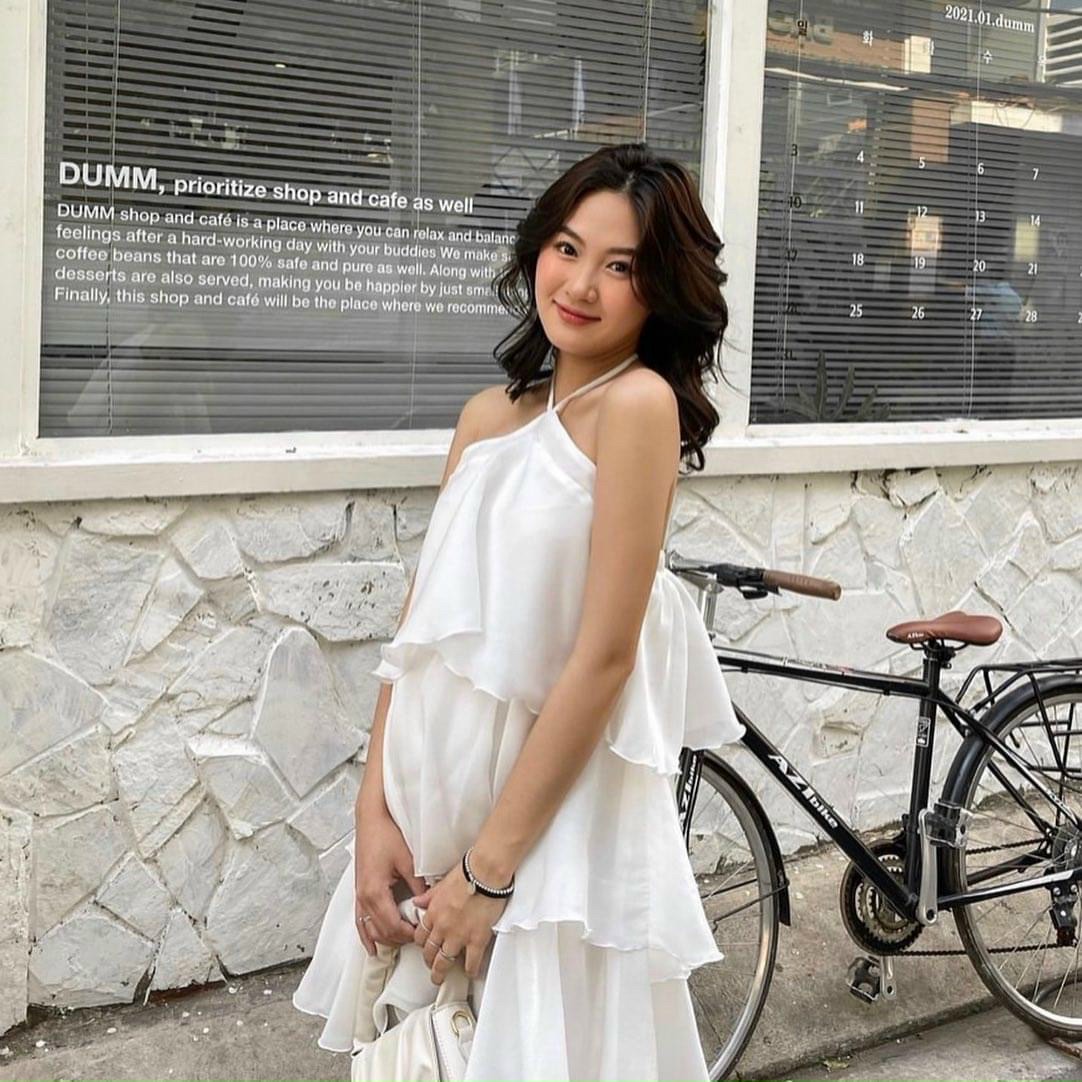 Đầm váy trắng cổ yếm 3 tầng