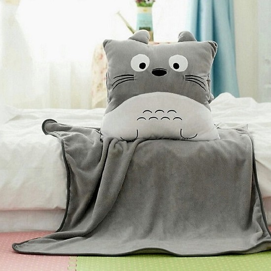 Gối kèm mền hình mèo Totoro